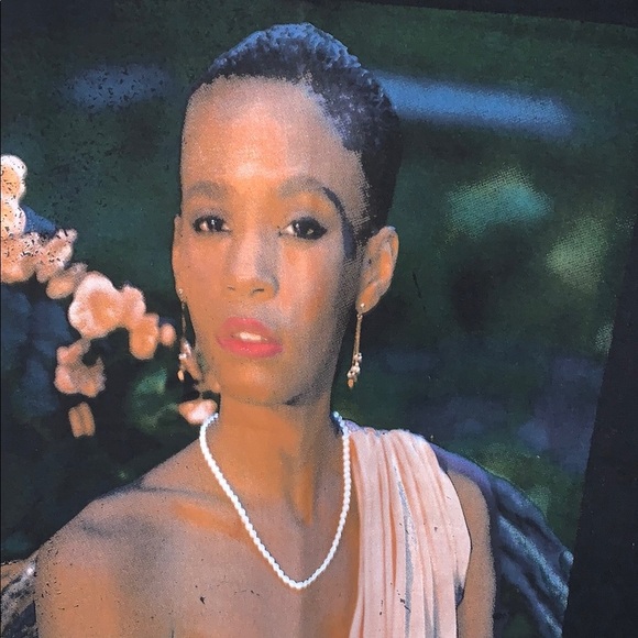 BNWOT Black and Pink Short Sleeve Graphic T-Shirt of Whitney Houston - Picture 3 of 5